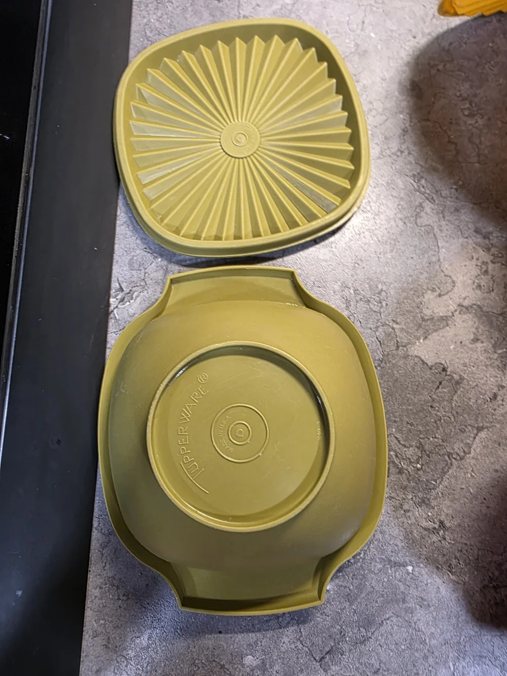 Vintage Tupperware Bowls Missing 1 Lid